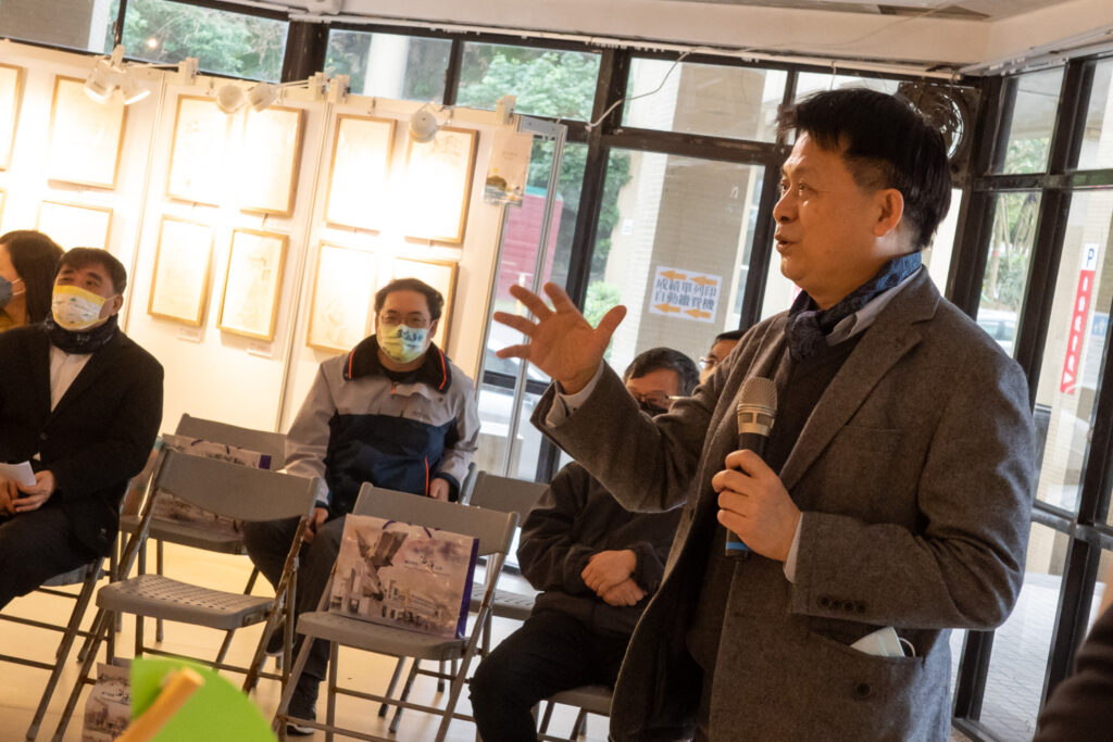 人文社會科學院蕭聰淵院長肯定文創學子，藉多樣技法，設計出動人的作品。